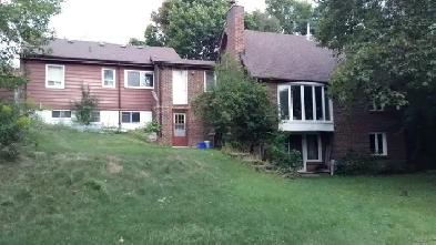 LARGE TWO BEDROOM APARTMENT ( WALK-OUT ) Image# 7