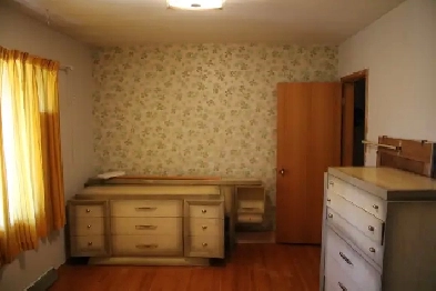 3 Rooms on the main floor doe rent! priced from $600-$750 Image# 2