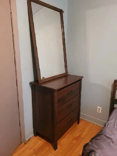 Chambre à louer pour femme tout inclus Métro Sauvé Image# 3