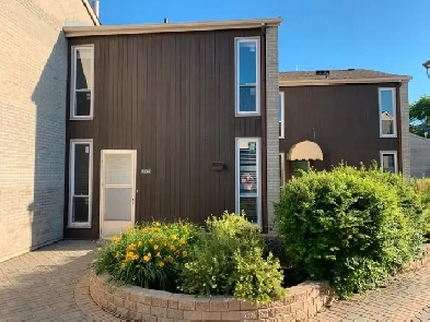 townhouse for rent near U of M Image# 2