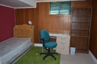 Room for rent close to McMaster University Image# 1