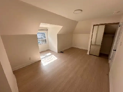Room for Rent – Prime Downtown Location! Image# 2