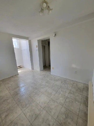 Renting a 1-Bedroom apartment in Centertown Gatineau Image# 6