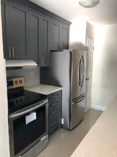 Port Credit – 3 Bedrooms - 1000 sqft with Parking & Balcony Image# 2