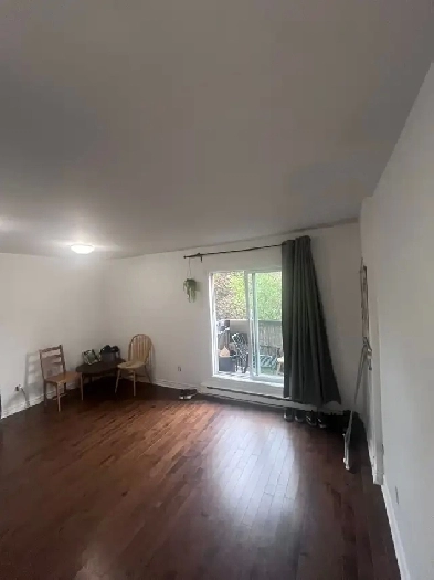 Semi-Furnished 3 ½ Apartment – Verdun – Balcony & Closed Bedroom Image# 1