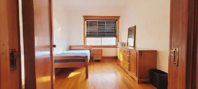 IMMACULATE FURNISHED PRIVATE ROOM NEAR DOWNTOWN – 900/month Image# 1