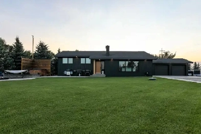 Acreage for Sale – 5 Mins from Lethbridge on Pavement – Fully Re Image# 4
