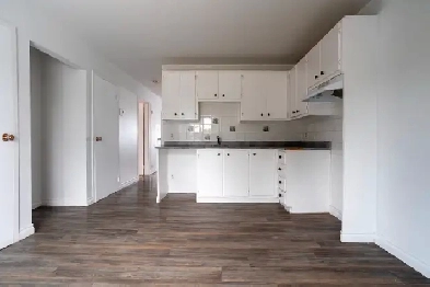 Beau grand 5 1/2 situé au 1er étage disponible maintenant ! Image# 2