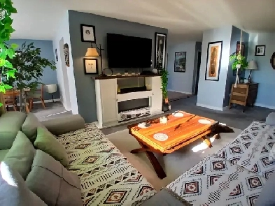 Spacious 2-Bedroom Furnished Waterfront Apartment Image# 3