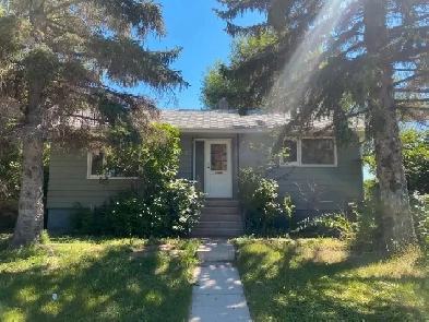 4 bedroom house North Lethbridge Image# 1