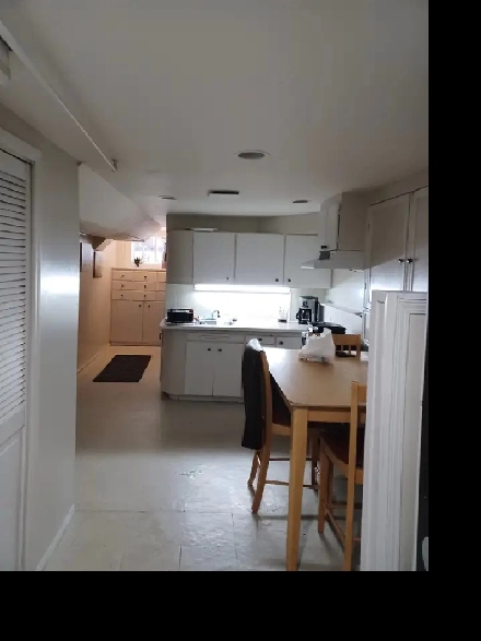 Pet friendly partial furnished room Image# 1