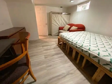 Large room next to UoW campus Image# 1