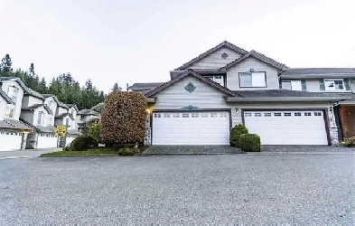 Large 2700sqft 4 Bedroom  den   office Townhome Image# 1