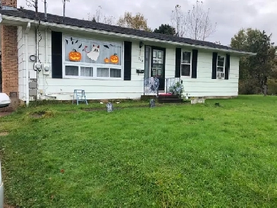 3 room UNFURNISHED Truro apartment Image# 1