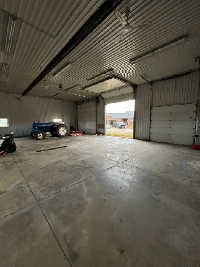 Huge steel built workshop available for Lease Image# 1