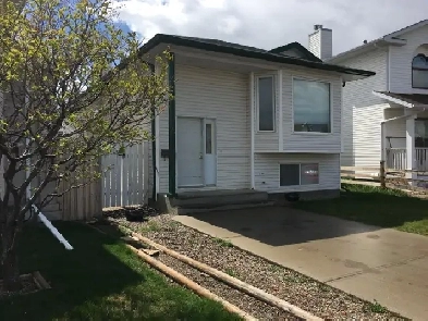 Beautiful Three Bedroom Westside Main Floor House For Rent Image# 1