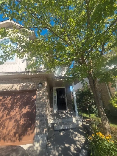 FULLY FURNISHED PRIVATE ROOM FOR SHORT-TERM STAY ONLY Image# 1