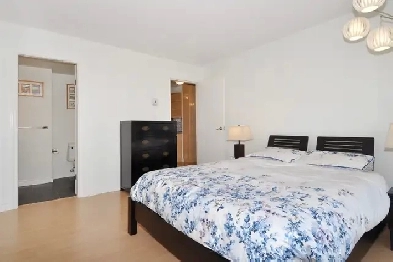 Private Room in High-Rise – All-Inclusive, Move-In Ready Image# 1