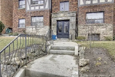 Selling 1 bedroom with parking spot Image# 5