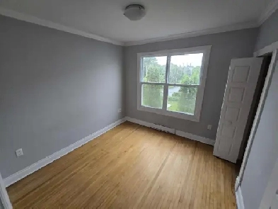 BRIGHT 3 BEDROOM   DEN IN EAST SAINT JOHN. 2100$ Image# 1