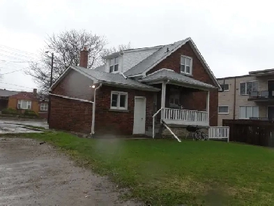 4-bedroom furnished house ideal for senior or grad students! Man Image# 1