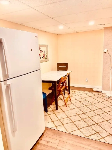 A bedroom available for university student Image# 1