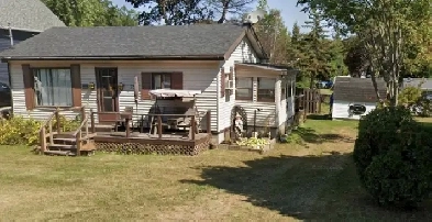 Cottage for Sale (in Shediac) must be moved. Image# 1