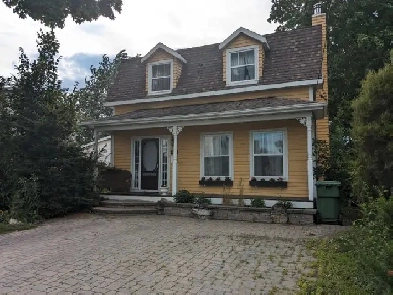 Propriété champêtre dans le vieux Chambly pour investisseur Image# 1