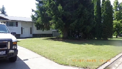 Upper halve of quiet Residence in Prince George - College Heihts Image# 1