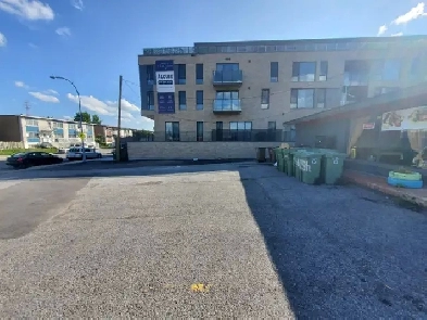 Stationnement à Louer / Parking for Rent Image# 1