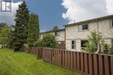 Move-in ready townhouse, 5 mins walk to LU Image# 5