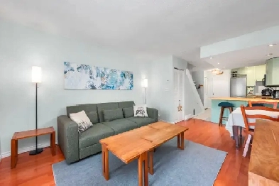 2bed TOWNHOUSE for the price of a condo in a FANTASTIC location Image# 1