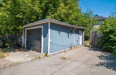 Spacious Garage for Rent in Hamilton - Parking or Storage! Image# 2