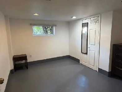 College and Bathurst Renovated Large room Image# 1