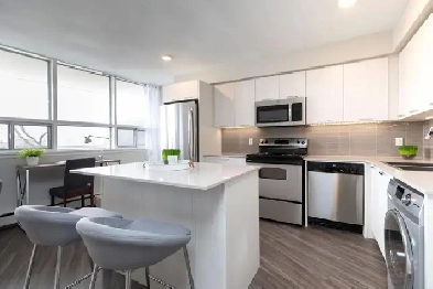 4340 Bloor Street West - Don’t Miss Out! Renovated Suites Now Le Image# 1