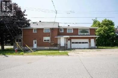 2 Bedroom Unit – Parking & In-Unit Laundry – $1,599/month   35% Image# 1