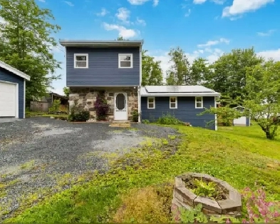 27 Crocket Street - Stunning Lakefront Home for Rent – October 1 Image# 1