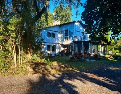 Farmhouse 17  Acres, 3 bdrm 2 bath Country Living Image# 3
