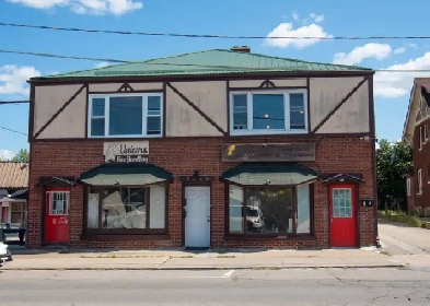 Spacious Commercial Unit in Niagara Falls! Image# 1