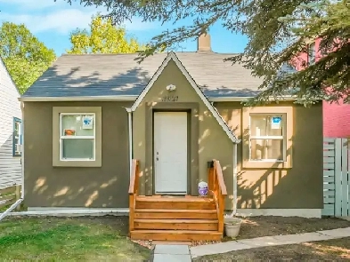 Detached House on Large Lot with garage! ONLY $259k WOWZERS Image# 1