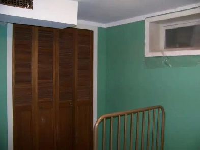 Basement bedroom, close university, Superstore and bus stops Image# 1