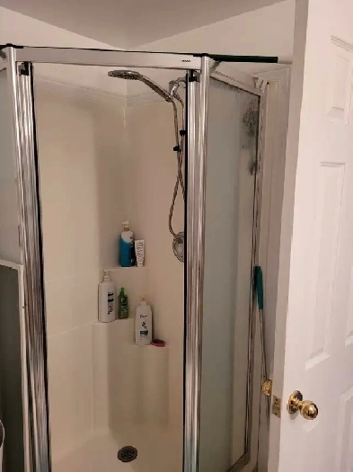 1 Spacious Bedroom for rent with private bathroom Image# 2