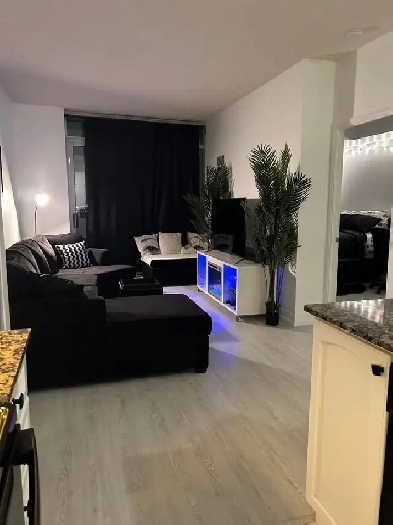 Airbnb Condo Vacation Rental Mississauga Across from Square one Image# 7