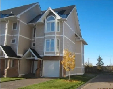 Executive Wood Buffalo Townhouse with a View Image# 9