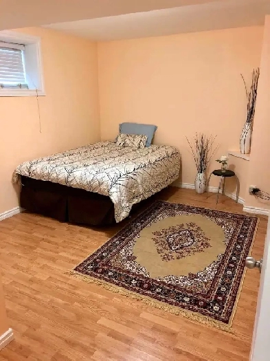 Nice room in Eagle Ridge-only girls Nice room for only girl/lady Image# 1