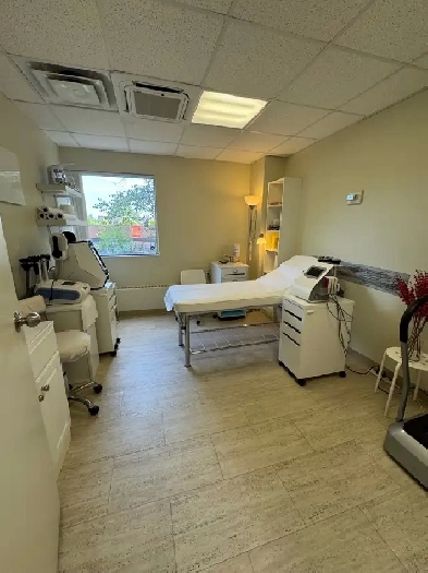✨ Beauty Clinic Room for Rent – Yonge & Crosby ✨ Image# 1