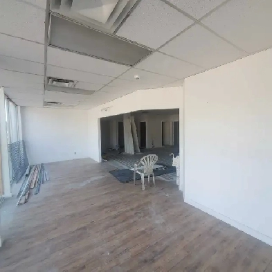 2,035 sqft Commercial available for rent Image# 1