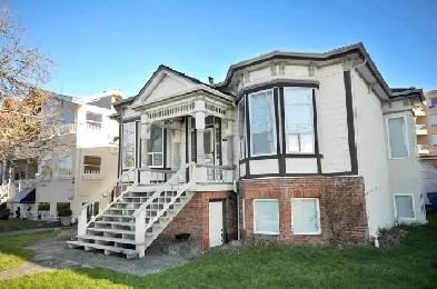 James Bay Ocean Side Fully Furnished Suite Image# 1