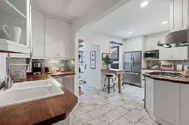 Roommate Wanted for Modern 2 Bed, 2 Bath in Downtown Vancouver Image# 1