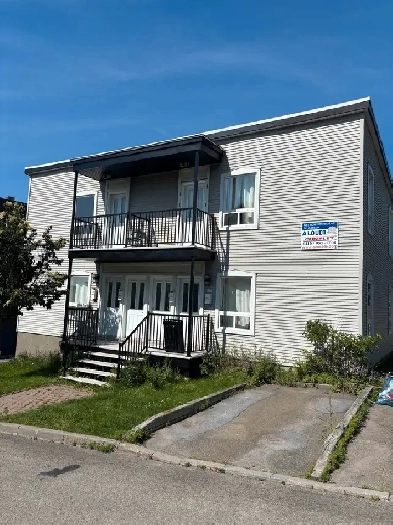 Beau grand 4 1/2, Ste-Foy, 2e étage, frais peint Image# 9
